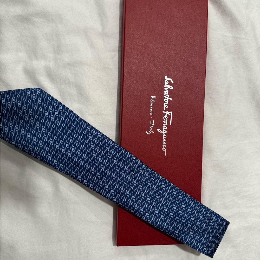 New Salvatore Ferragamo Navy Geometric Men's Tie